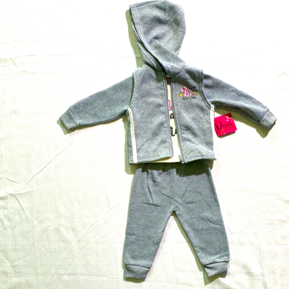 New!! Grey/Cream Baby/girls 3pc. Jogging Suit Size 12mos by Diva